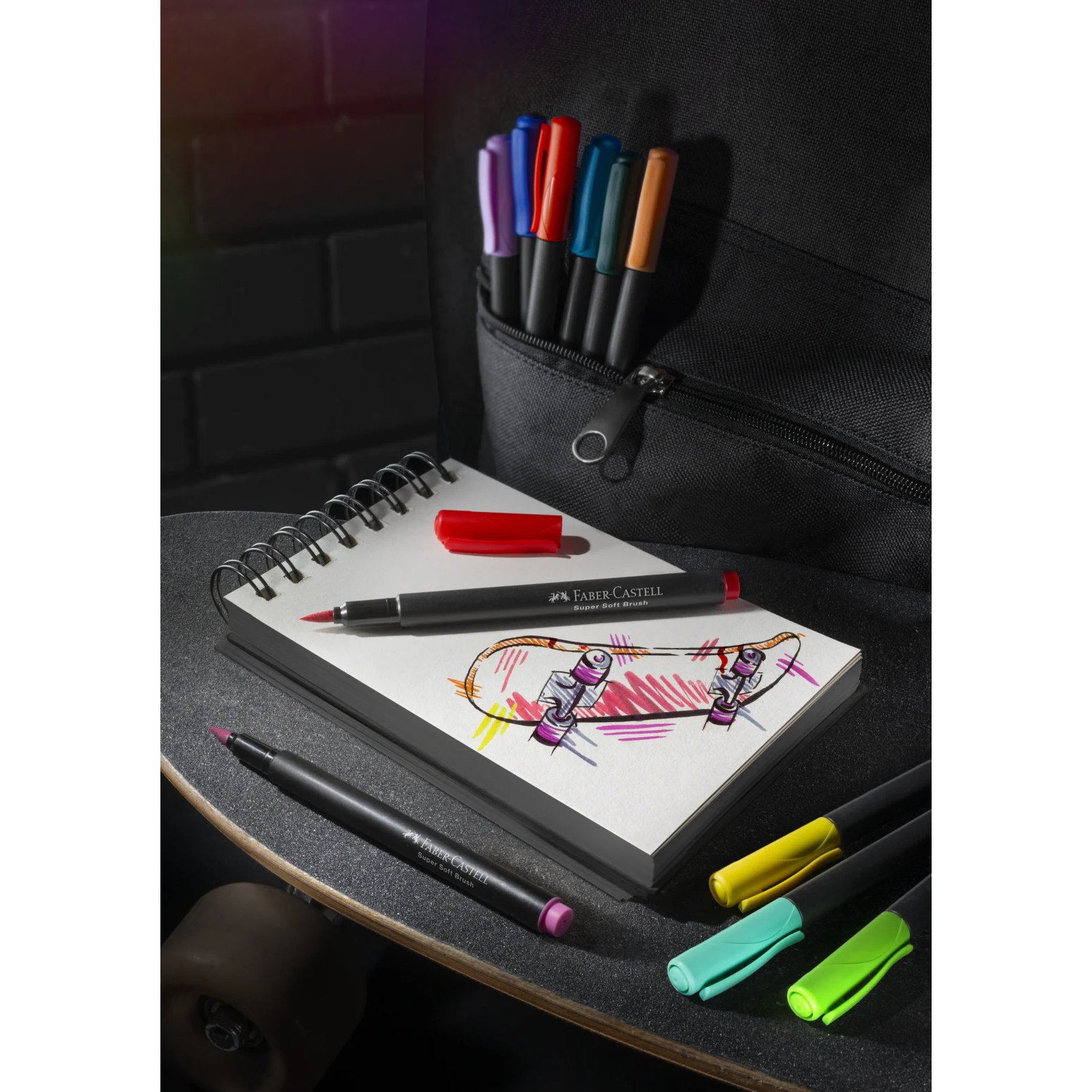 Brush Pens Black Edition Faber-Castell, set de 20 culori pentru arta si creatie, markere tip pensula pentru desen si pictura, accesorii profesionale pentru artisti amatori si profesionisti, culori vibrante si rezistente, materiale de arta de calitate pentru hobby si proiecte DIY, tehnici de lettering si caligrafie, set complet pentru pictura pe hartie si panza, instrumente precise pentru detalii si umbre, materiale creative Faber-Castell pentru atelier si birou.