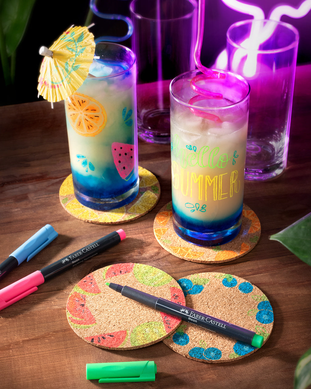 Marker creativ Faber-Castell galben neon, marker artistic cu vârf mediu ideal pentru desen, lettering, caligrafie și proiecte decorative. Markerul galben neon Faber-Castell oferă culoare vibrantă, aplicare uniformă și uscare rapidă, perfect pentru artă, birou, școală și activități hobby.