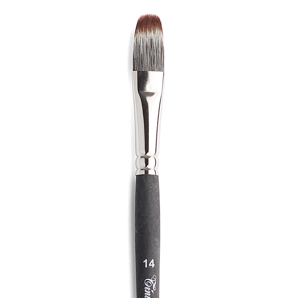 Pensulă Tintoretto seria 548, păr de pisică, prezentare zoom pentru evidențierea texturii și a vârfului fin. Ideală pentru acuarelă, detalii precise și tehnici mixte.