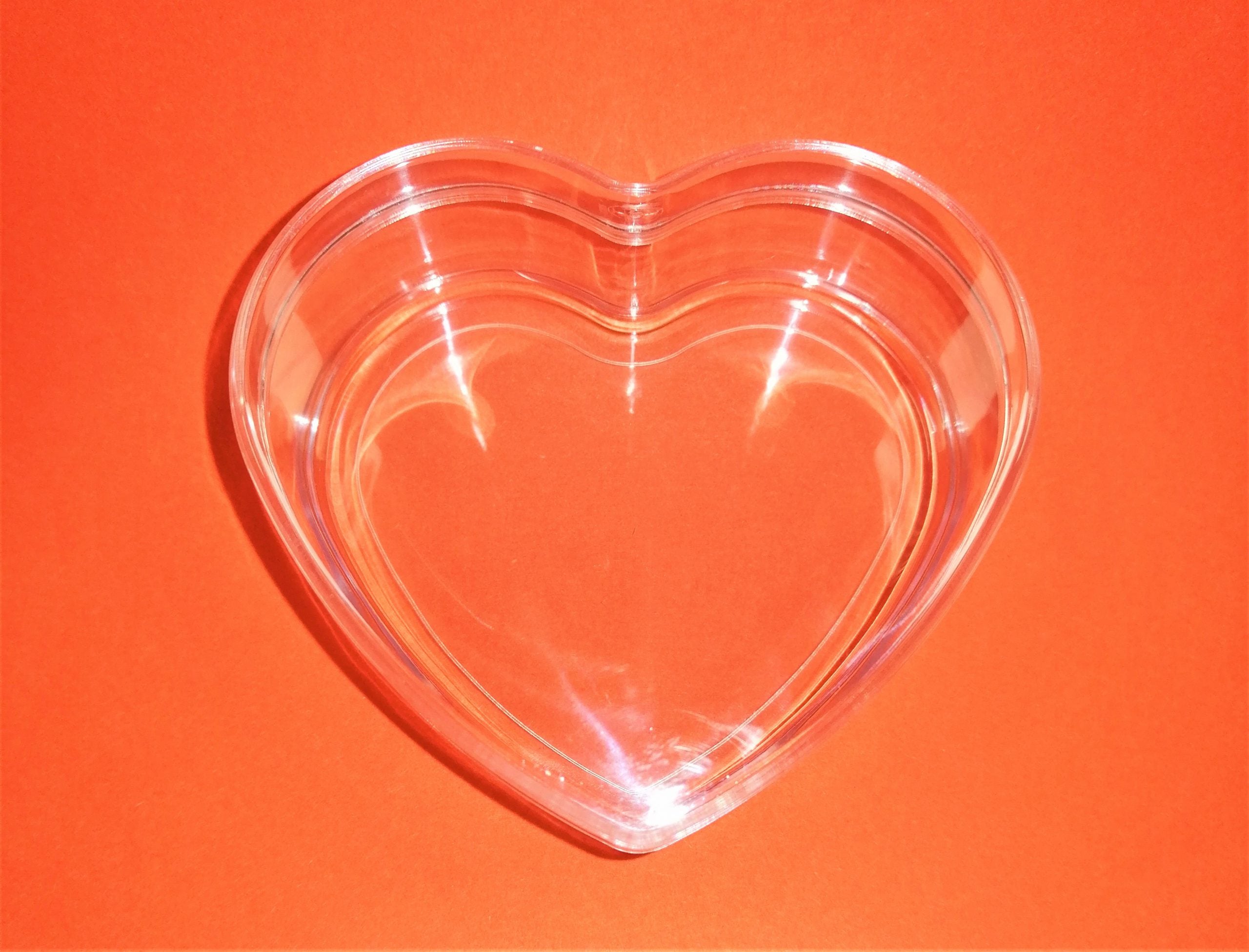 Cutie sub forma de inima din plastic transparent