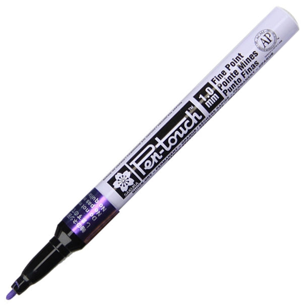 Marker Sakura Pen-Touch cu cerneală de arhivă, non-toxică și rezistentă la lumină (fade-resistant), ideal pentru lucrări de artă care necesită durabilitate în timp.