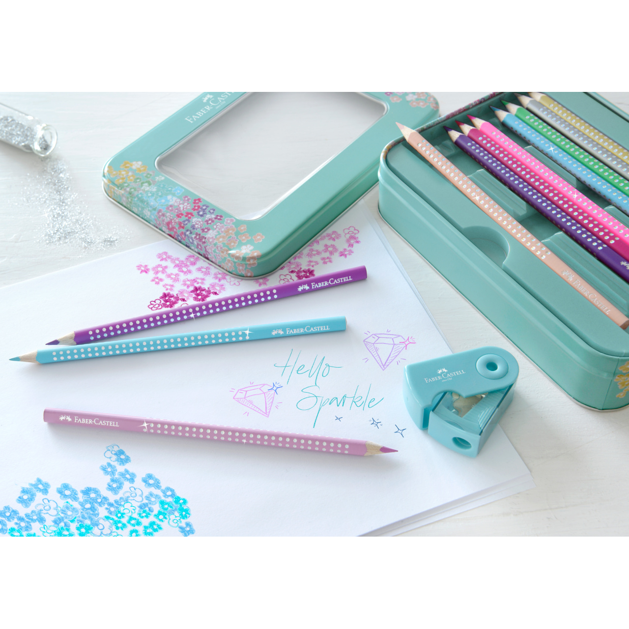 Creioane colorate Sparkle set cadou 20 culori + ascutitoare sleeve Faber-Castell