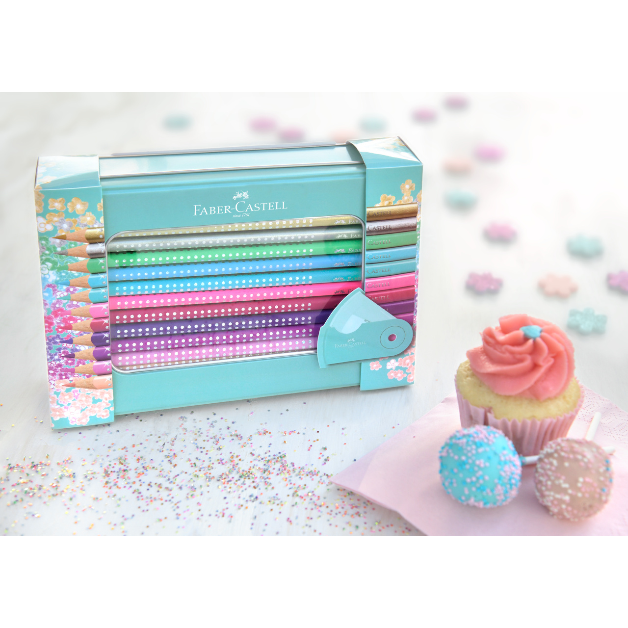 Creioane colorate Sparkle set cadou 20 culori + ascutitoare sleeve Faber-Castell