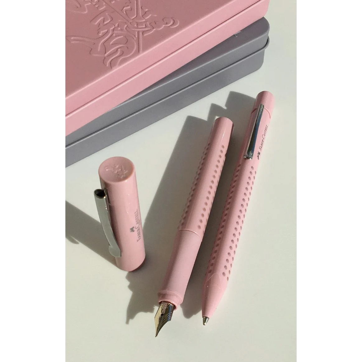 Set cadou Stilou + Pix GRIP 2010 Rose Faber-Castell