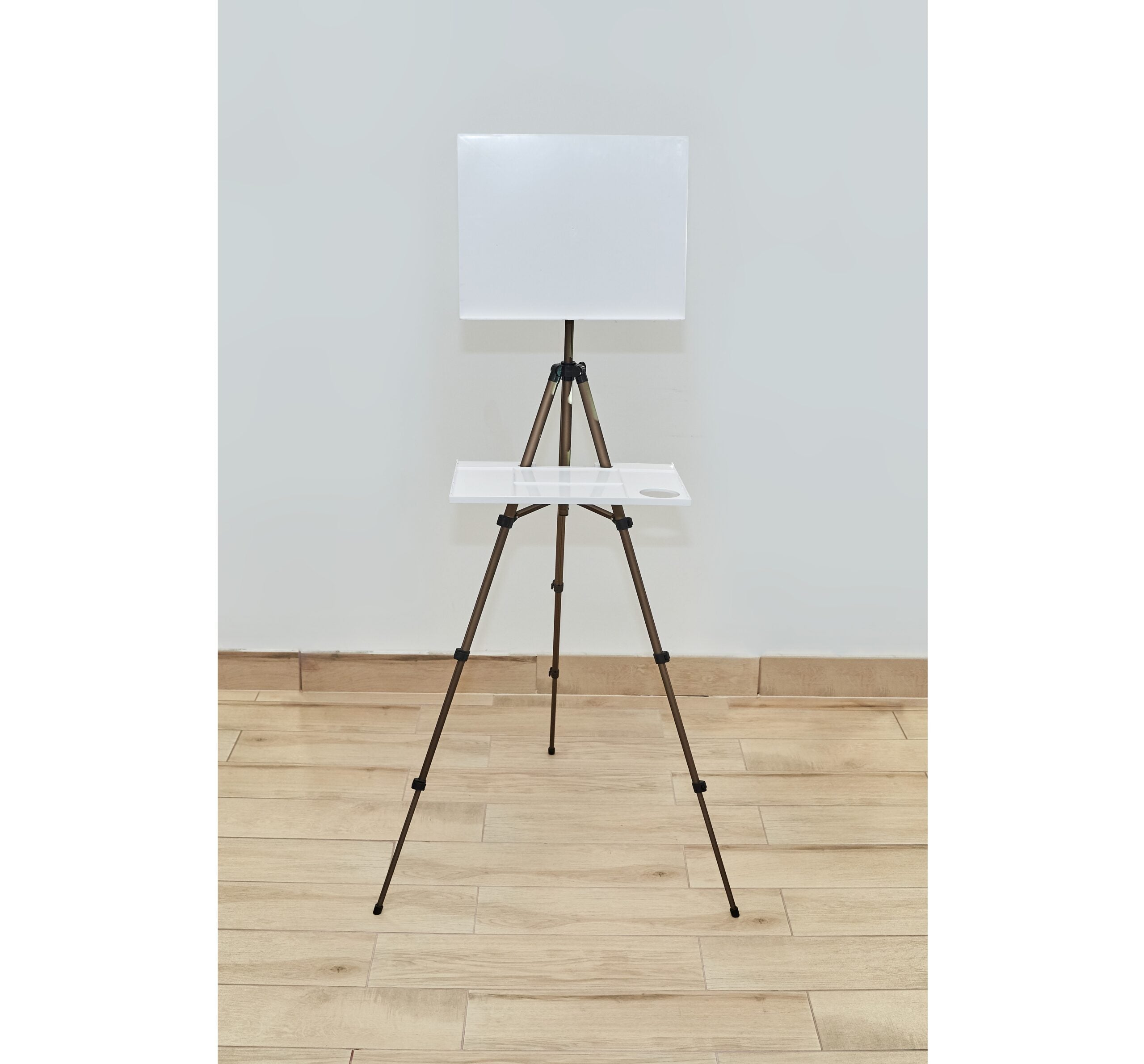 Acuarella - culori acrilice, accesorii papetarie, pensule, carioci si markere etc - Sevalet metalic Meeden din categoria Arts & Entertainment > Hobbies & Creative Arts > Arts & Crafts > Art & Crafting Tools, recomandat pentru desen si activitati creative, calitate premium pentru rezultate excelente