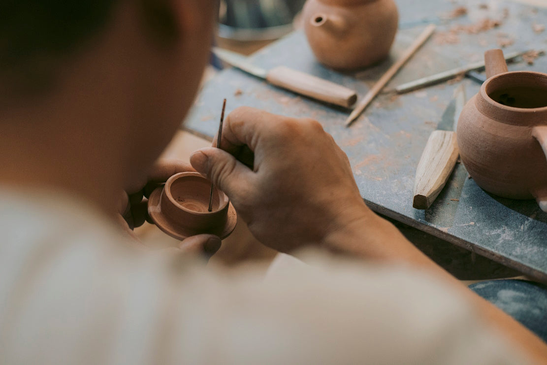 Dălți și cuțite de sculptură în acuarelă – instrumente neobișnuite pentru efecte creative