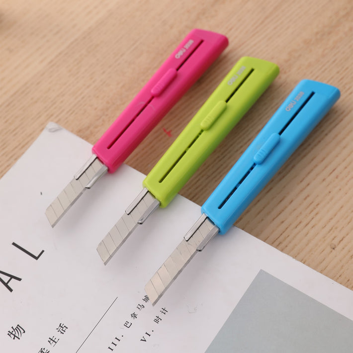 Cutter mic cu sina si protectie lama modern culori asortate Deli