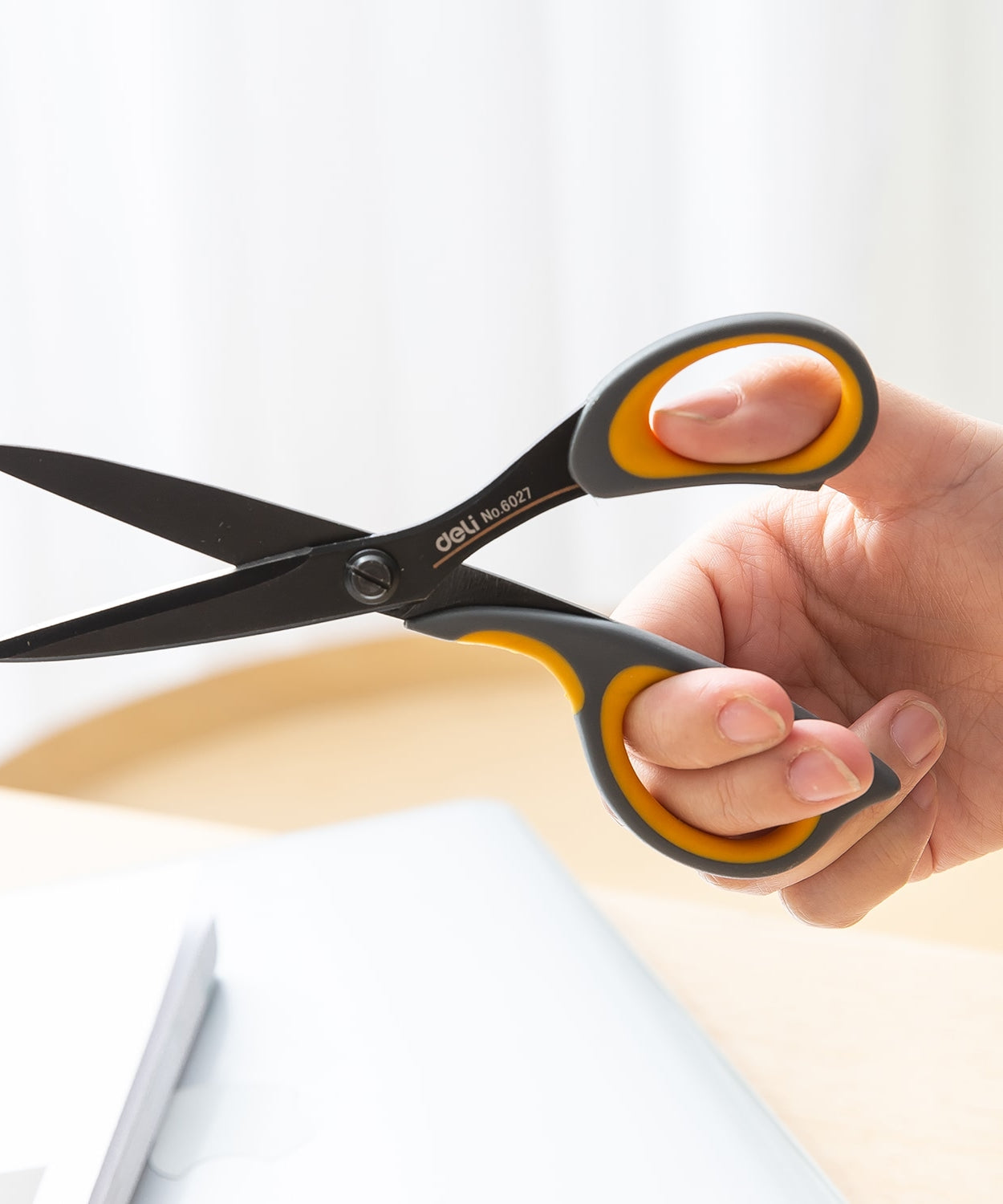 Foarfeca birou 17.5cm neagra profesional Deli