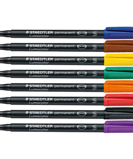 Marker permanent Lumocolor 313 de la Staedtler, cu vârf fin și cerneală rezistentă la apă, ștergere și decolorare. Ideal pentru scris precis, desen tehnic și etichetare profesională.