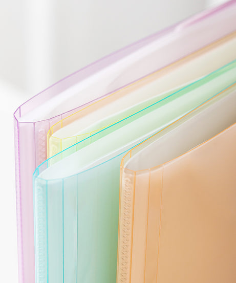 Mapa prezentare Bali Deli cu 20 de folii, copertă rigidă și culori pastel, ideală pentru organizarea documentelor, proiecte școlare și prezentări profesionale, design elegant și durabil, mapă practică pentru birou, școală sau acasă, organizator de documente de calitate premium.