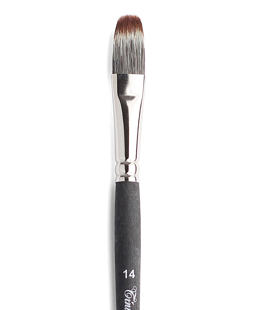 Pensulă Tintoretto seria 548, păr de pisică, prezentare zoom pentru evidențierea texturii și a vârfului fin. Ideală pentru acuarelă, detalii precise și tehnici mixte.