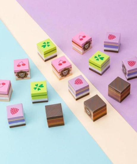 Radieră creion Deli cu motive prăjituri, radieră colorată și parfumată pentru copii, ideală pentru școală, birou sau acasă. Radieră moale, eficientă și precisă, perfectă pentru ștergerea creionului fără urme.