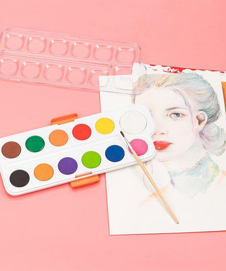 Set de acuarele Deli cu 12 culori vibrante, pensulă inclusă și tuburi de 28mm, perfect pentru pictură creativă, proiecte școlare, birou sau hobby, culori intense și ușor de amestecat, ideal pentru începători și artiști profesioniști, set complet pentru desen și proiecte artistice.