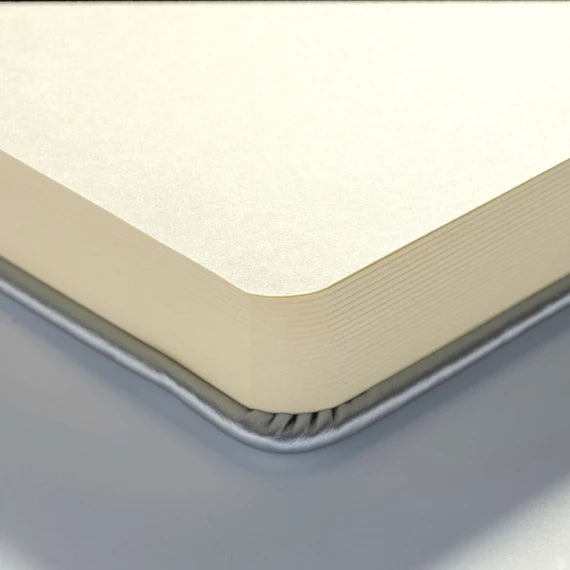 Sketchbook Talens Art Creation Silver - 12x12 cm -  din categoria , recomandat pentru desen si activitati creative, alegere inspirata pentru papetarie moderna