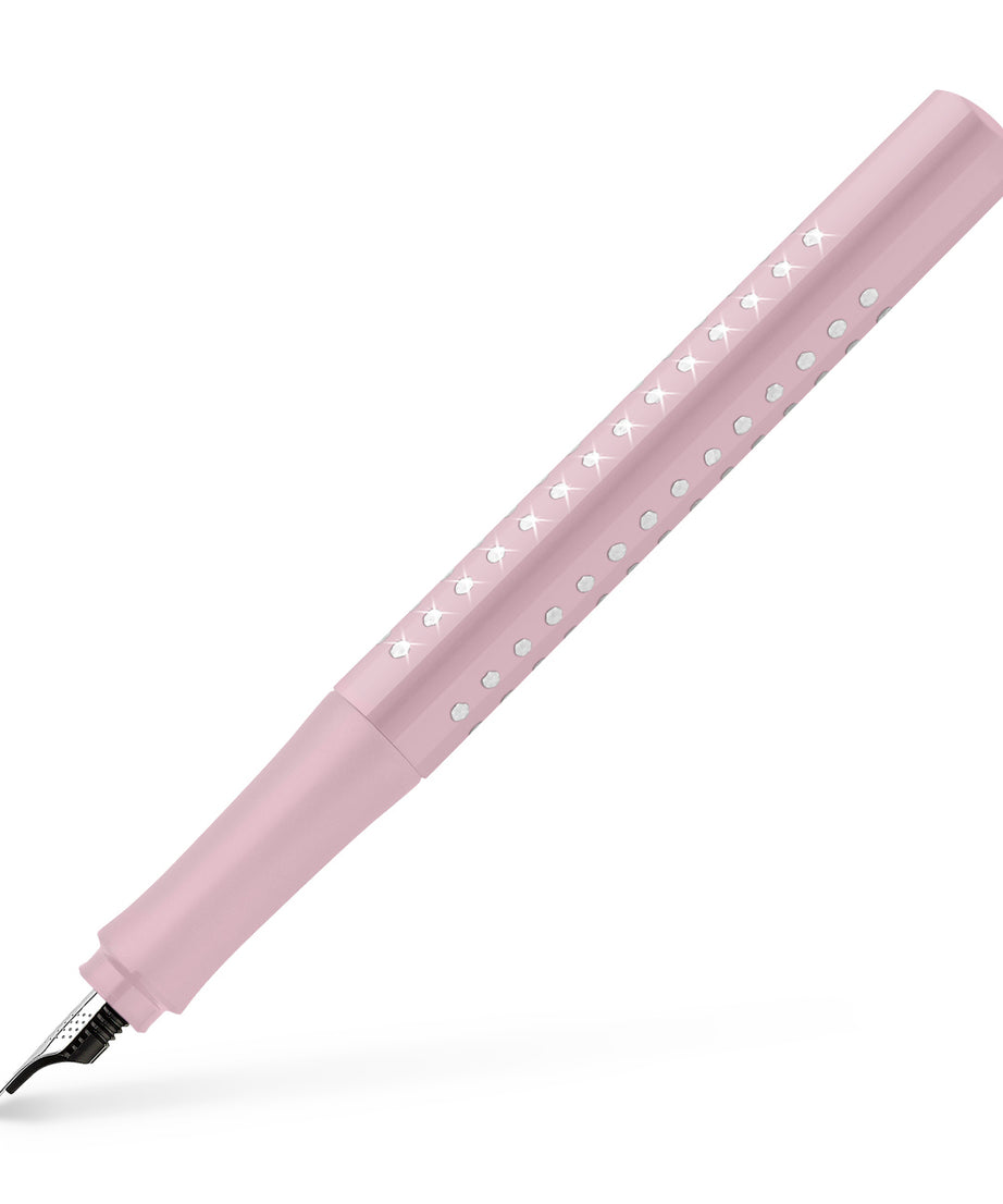 Acuarella - culori acrilice, accesorii papetarie, pensule, carioci si markere etc - Stilou GRIP Sparkle Rose Metalic - penita M - Faber-Castell din categoria , ideal pentru scoala si teme zilnice, alegere inspirata pentru papetarie moderna