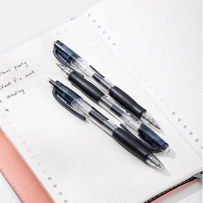 Pix cu gel Deli ARrix 0.5 mm negru, cu mecanism retractabil – instrument de scris fin, ideal pentru birou, școală și uz zilnic. Asigură o scriere cursivă, precisă și fără pete. Pix gel negru profesional Deli, confortabil și elegant.