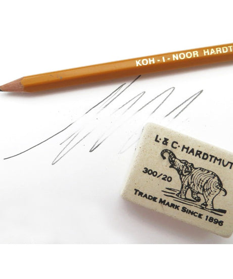 Radieră din cauciuc natural Elefant Koh-I-Noor – radieră moale și eficientă pentru ștergerea creioanelor grafit. Ideală pentru desen, schiță, artă și uz școlar. Radieră clasică din cauciuc natural, precisă și durabilă, perfectă pentru artiști, elevi și papetărie. Accesoriu esențial pentru birou și școală.
