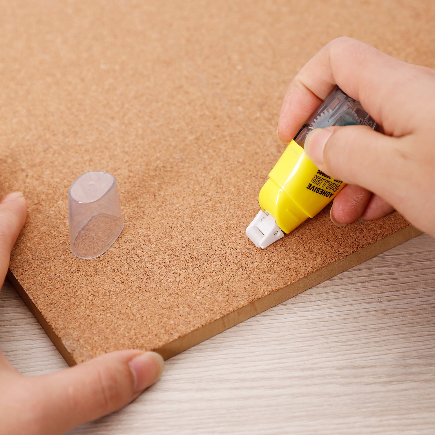 Roller adeziv permanent 6 mm x 8 m Deli